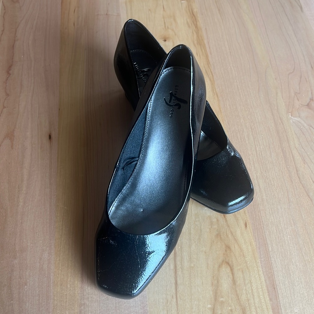 🌟HP🌟NWOT Life Stride low wedge